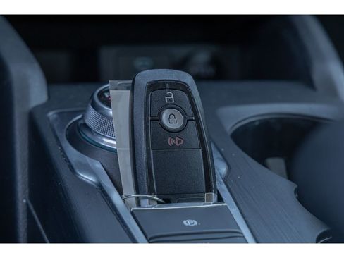 Used 2022 Ford Escape SE image 28