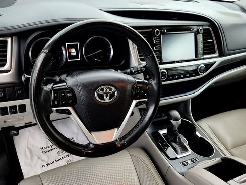 Used 2019 Toyota Highlander Limited AWD/4WD image 25