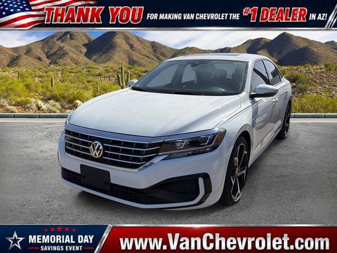 Used 2020 Volkswagen Passat 2.0T R-Line FWD image 1