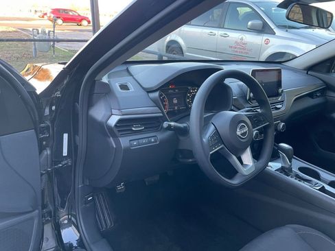 Used 2025 Nissan Altima 2.5 SV image 33