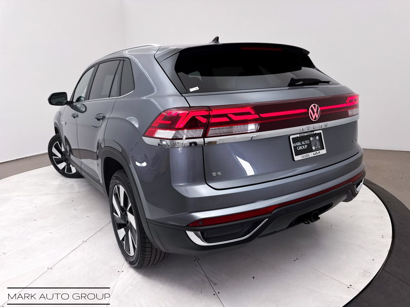 Used 2024 Volkswagen Atlas Cross Sport SE AWD/4WD image 7