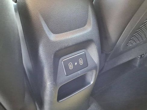 Used 2024 Hyundai Venue Limited FWD image 18