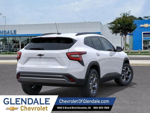 New 2026 Chevrolet Trax LT w/ Driver Confidence Package FWD image 4
