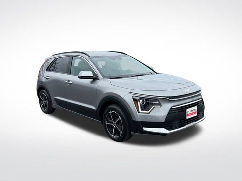 Used 2024 Kia Niro LX image 7