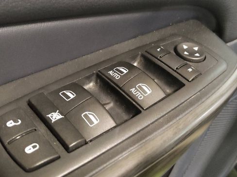 Used 2016 Jeep Cherokee Limited w/ Luxury Group image 27