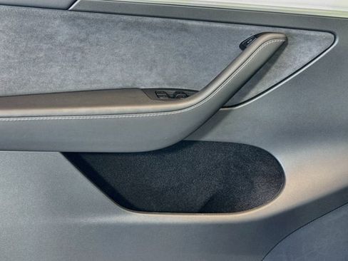 Used 2025 Tesla Model Y Long Range RWD image 17