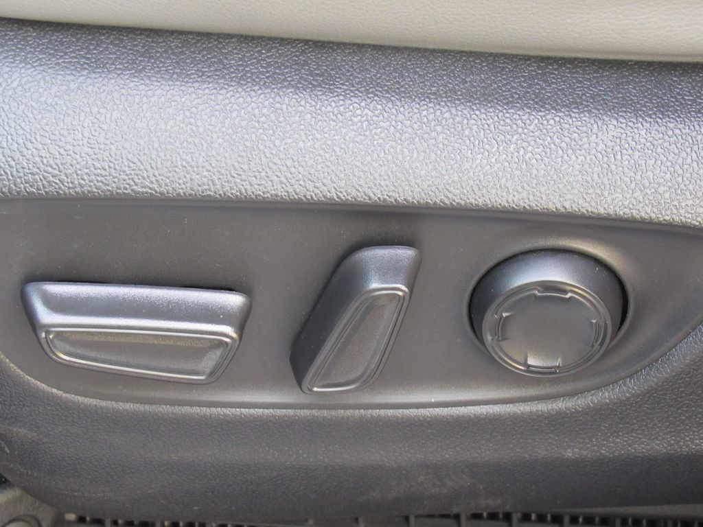 Certified 2023 Toyota Sienna XLE FWD image 12