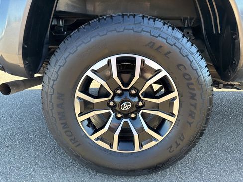 Used 2021 Toyota Tacoma TRD Sport image 18