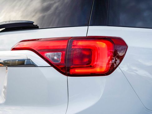 Used 2019 GMC Acadia SLT image 10