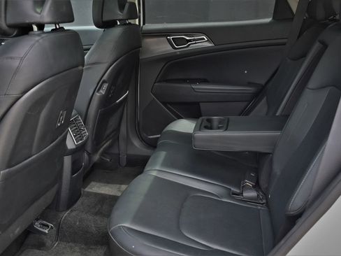 Used 2025 Kia Sportage EX w/ Premium Package image 24