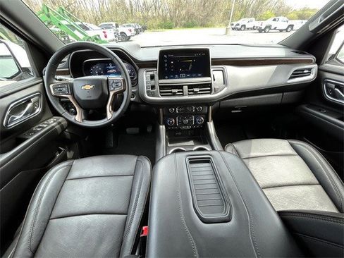 Used 2024 Chevrolet Suburban High Country image 13