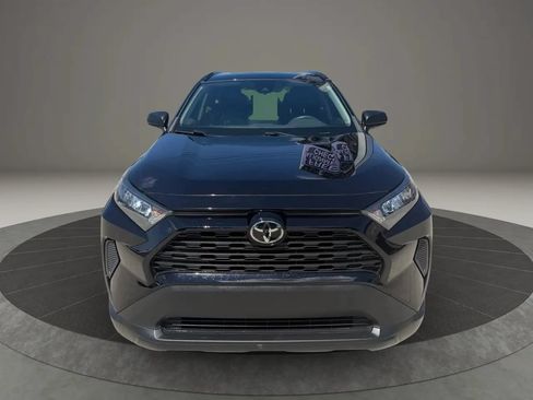 Used 2021 Toyota RAV4 LE FWD image 2