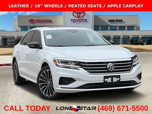 Used 2022 Volkswagen Passat 2.0T FWD image 1