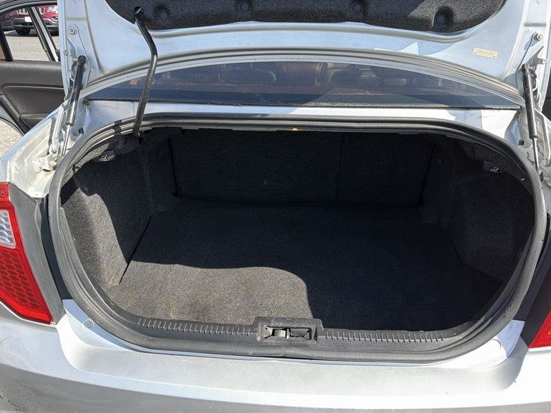 Used 2011 Ford Fusion SEL FWD image 12