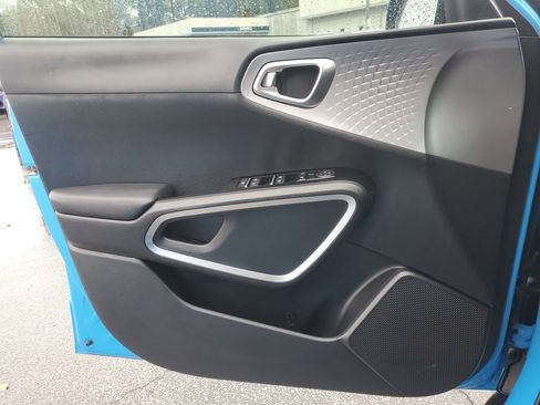 Used 2025 Kia Soul S image 29