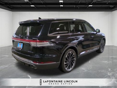 Certified 2023 Lincoln Aviator Reserve w/ Equipment Group 201A AWD/4WD image 5