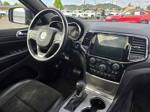 Used 2019 Jeep Grand Cherokee Altitude AWD/4WD image 16