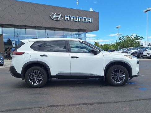 Used 2023 Nissan Rogue S image 2