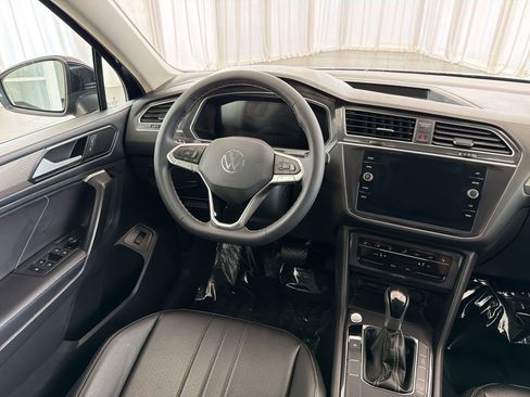 Used 2024 Volkswagen Tiguan SE FWD image 28