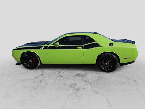 Used 2023 Dodge Challenger R/T w/ T/A Package image 5