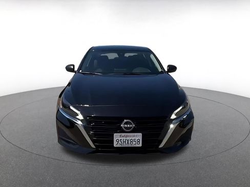 Used 2025 Nissan Altima 2.5 SV FWD image 4