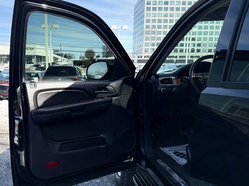 Used 2007 Chevrolet Avalanche LT w/ LT Preferred Equipment Group image 8