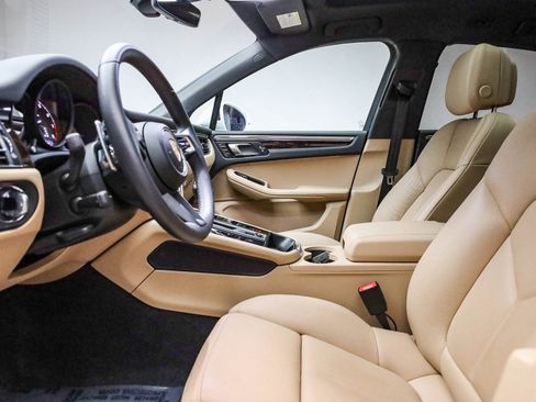 Certified 2025 Porsche Macan image 20