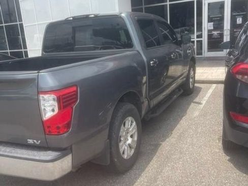 Used 2017 Nissan Titan SV RWD image 11