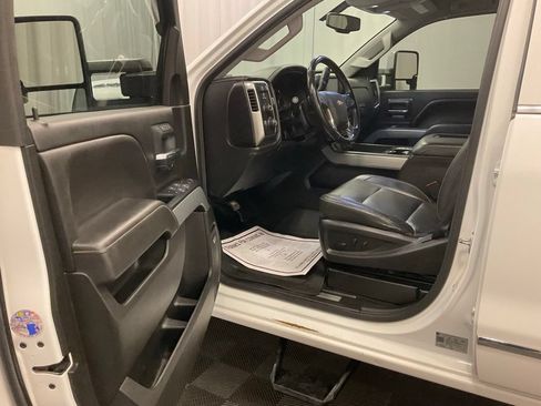 Used 2019 Chevrolet Silverado 2500 LTZ w/ Duramax Plus Package AWD/4WD image 4