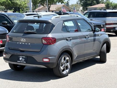 Used 2025 Hyundai Venue SEL FWD image 5