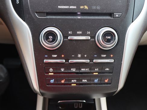 Used 2018 Lincoln MKC Reserve FWD image 28