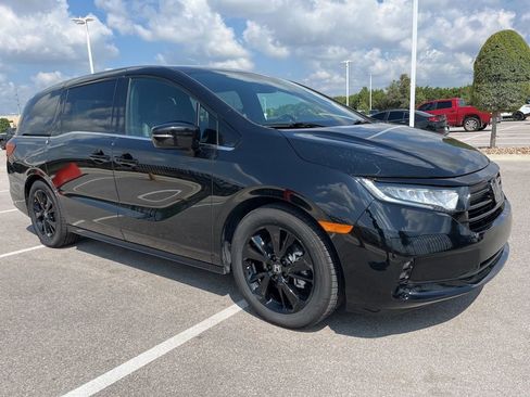 Used 2024 Honda Odyssey Sport image 3