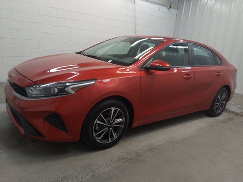 Used 2023 Kia Forte LXS w/ LXS Technology Package FWD image 2