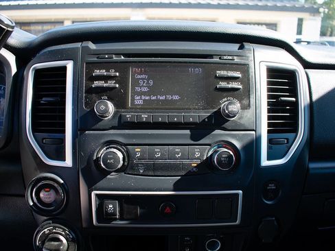 Used 2017 Nissan Titan S image 20