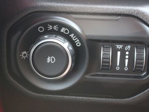 Used 2021 Jeep Wrangler Unlimited Sahara w/ LED Lighting Group AWD/4WD image 39