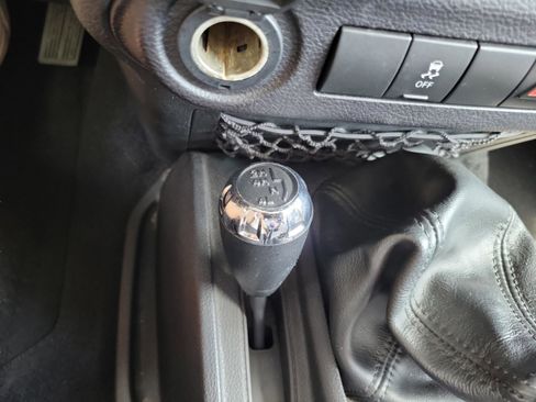 Used 2016 Jeep Wrangler Sport w/ Connectivity Group AWD/4WD image 28
