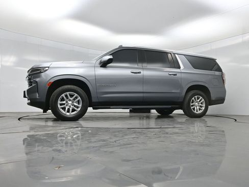 Used 2021 Chevrolet Suburban LT RWD image 6