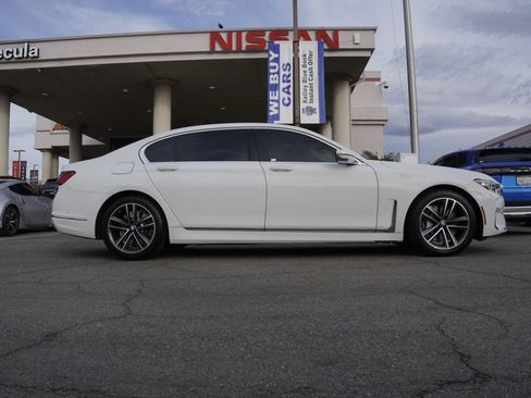 Used 2022 BMW 750i xDrive image 3