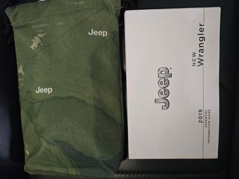 Used 2019 Jeep Wrangler Unlimited Sahara image 38