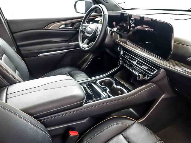 Used 2025 Chevrolet Traverse High Country FWD image 38
