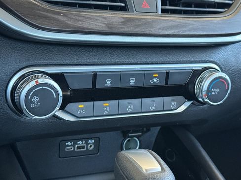Used 2023 Nissan Altima 2.5 SV FWD image 19