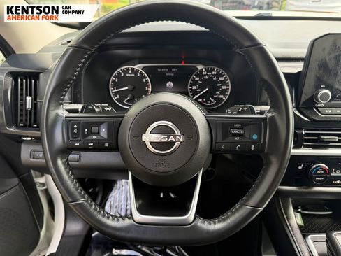 Used 2025 Nissan Pathfinder SV image 18