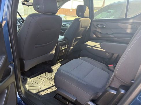 Used 2023 Chevrolet Traverse LT image 9