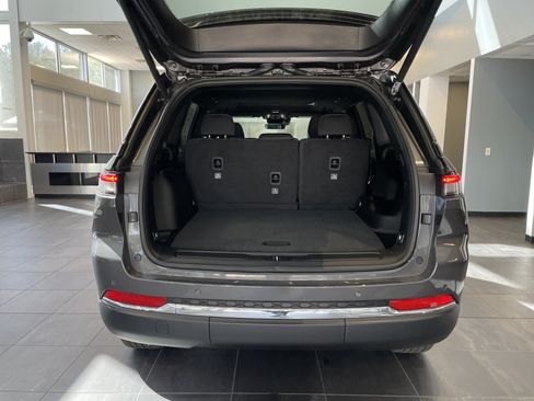 New 2025 Jeep Grand Cherokee Laredo X w/ Luxury Tech Group I RWD image 31