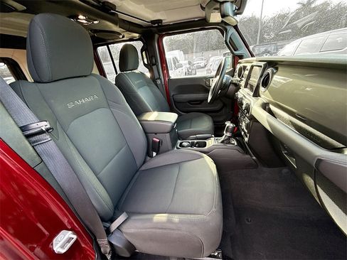 Used 2021 Jeep Wrangler Unlimited Sahara image 32