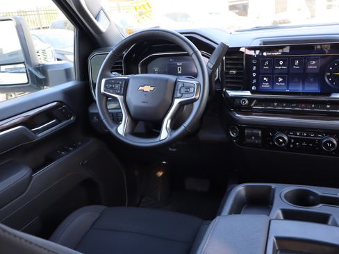 Used 2025 Chevrolet Silverado 2500 LT w/ Convenience Package AWD/4WD image 16