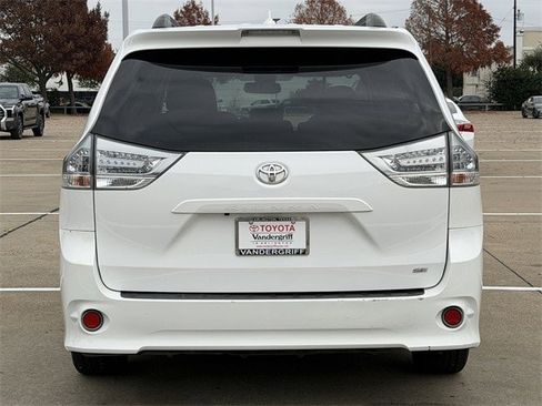 Used 2018 Toyota Sienna SE image 5