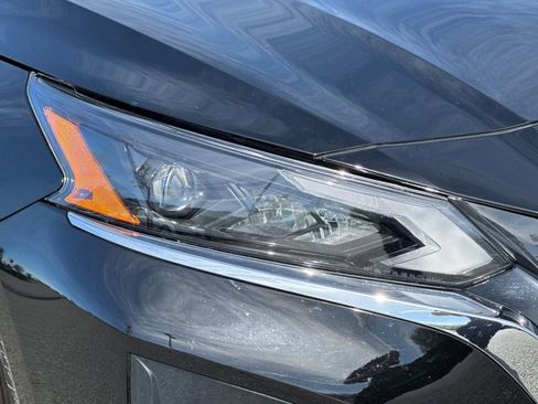 Used 2025 Nissan Altima 2.5 SV FWD image 10