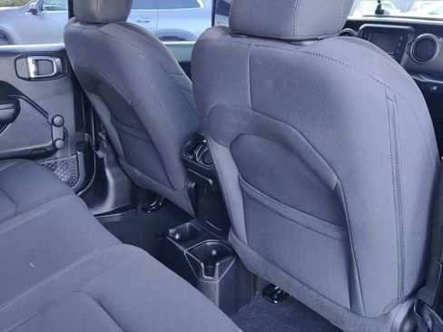 Used 2018 Jeep Wrangler Unlimited Sport image 21