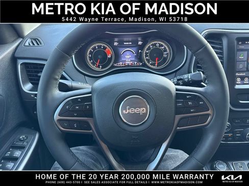 Used 2021 Jeep Cherokee Latitude Lux w/ Comfort/Convenience Group AWD/4WD image 16
